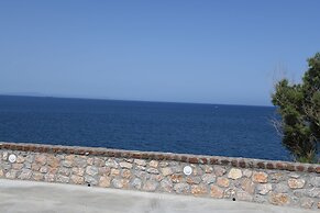 Starlight Luxury Seaside Villa & Suites