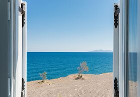 Starlight Luxury Seaside Villa & Suites