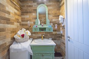 Starlight Luxury Seaside Villa & Suites