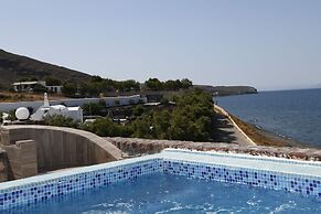 Starlight Luxury Seaside Villa & Suites