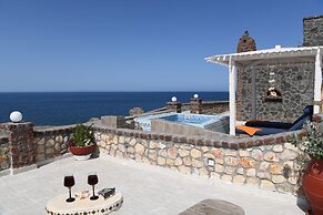 Starlight Luxury Seaside Villa & Suites