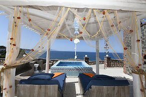 Starlight Luxury Seaside Villa & Suites