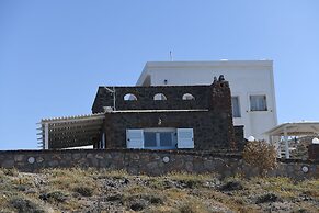 Starlight Luxury Seaside Villa & Suites