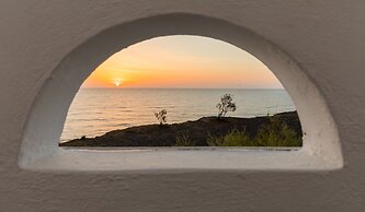 Starlight Luxury Seaside Villa & Suites