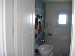 Starlight Luxury Seaside Villa & Suites