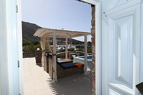 Starlight Luxury Seaside Villa & Suites