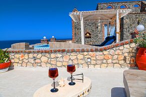 Starlight Luxury Seaside Villa & Suites