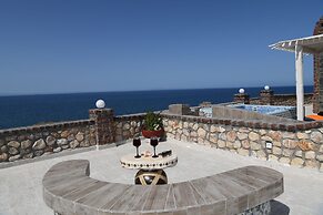 Starlight Luxury Seaside Villa & Suites