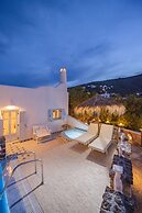 Starlight Luxury Seaside Villa & Suites