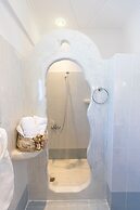 Starlight Luxury Seaside Villa & Suites