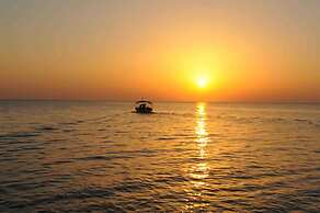 Starlight Luxury Seaside Villa & Suites