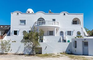 Starlight Luxury Seaside Villa & Suites