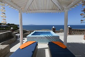 Starlight Luxury Seaside Villa & Suites