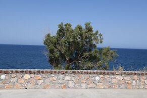 Starlight Luxury Seaside Villa & Suites