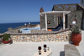 Starlight Luxury Seaside Villa & Suites