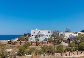 Starlight Luxury Seaside Villa & Suites