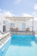 Starlight Luxury Seaside Villa & Suites