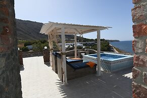 Starlight Luxury Seaside Villa & Suites