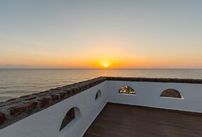 Starlight Luxury Seaside Villa & Suites