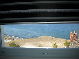 Starlight Luxury Seaside Villa & Suites