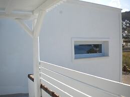 Starlight Luxury Seaside Villa & Suites