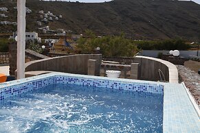 Starlight Luxury Seaside Villa & Suites