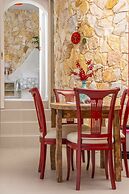 Starlight Luxury Seaside Villa & Suites