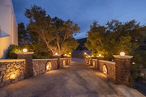 Starlight Luxury Seaside Villa & Suites