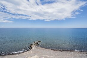 Starlight Luxury Seaside Villa & Suites