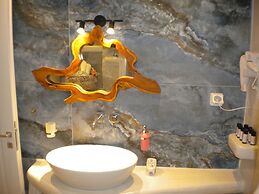 Starlight Luxury Seaside Villa & Suites