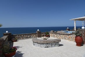 Starlight Luxury Seaside Villa & Suites