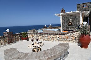 Starlight Luxury Seaside Villa & Suites