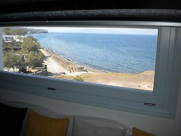 Starlight Luxury Seaside Villa & Suites