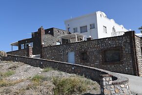 Starlight Luxury Seaside Villa & Suites