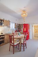 Starlight Luxury Seaside Villa & Suites