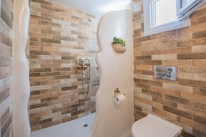 Starlight Luxury Seaside Villa & Suites