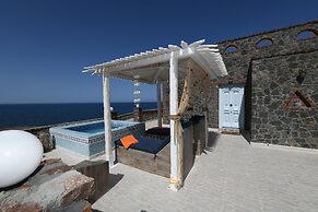 Starlight Luxury Seaside Villa & Suites