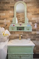 Starlight Luxury Seaside Villa & Suites