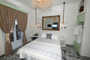 Starlight Luxury Seaside Villa & Suites
