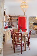 Starlight Luxury Seaside Villa & Suites