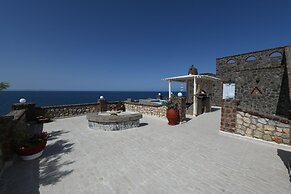 Starlight Luxury Seaside Villa & Suites