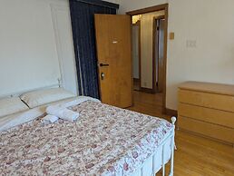 Apartment near Metro Monk Station