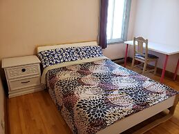 Apartment near Metro Monk Station