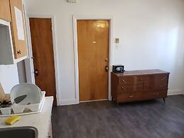 Apartment near Metro Monk Station