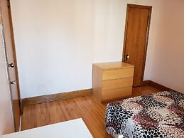 Apartment near Metro Monk Station