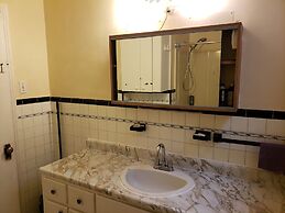 Apartment near Metro Monk Station