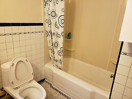 Apartment near Metro Monk Station