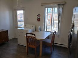 Apartment near Metro Monk Station