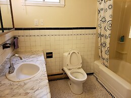 Apartment near Metro Monk Station