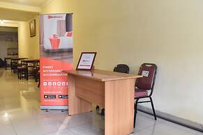 RedDoorz near Surabaya Town Square